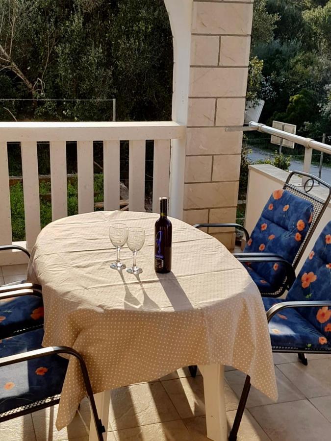 Apartmani Luka Zrnovo Esterno foto