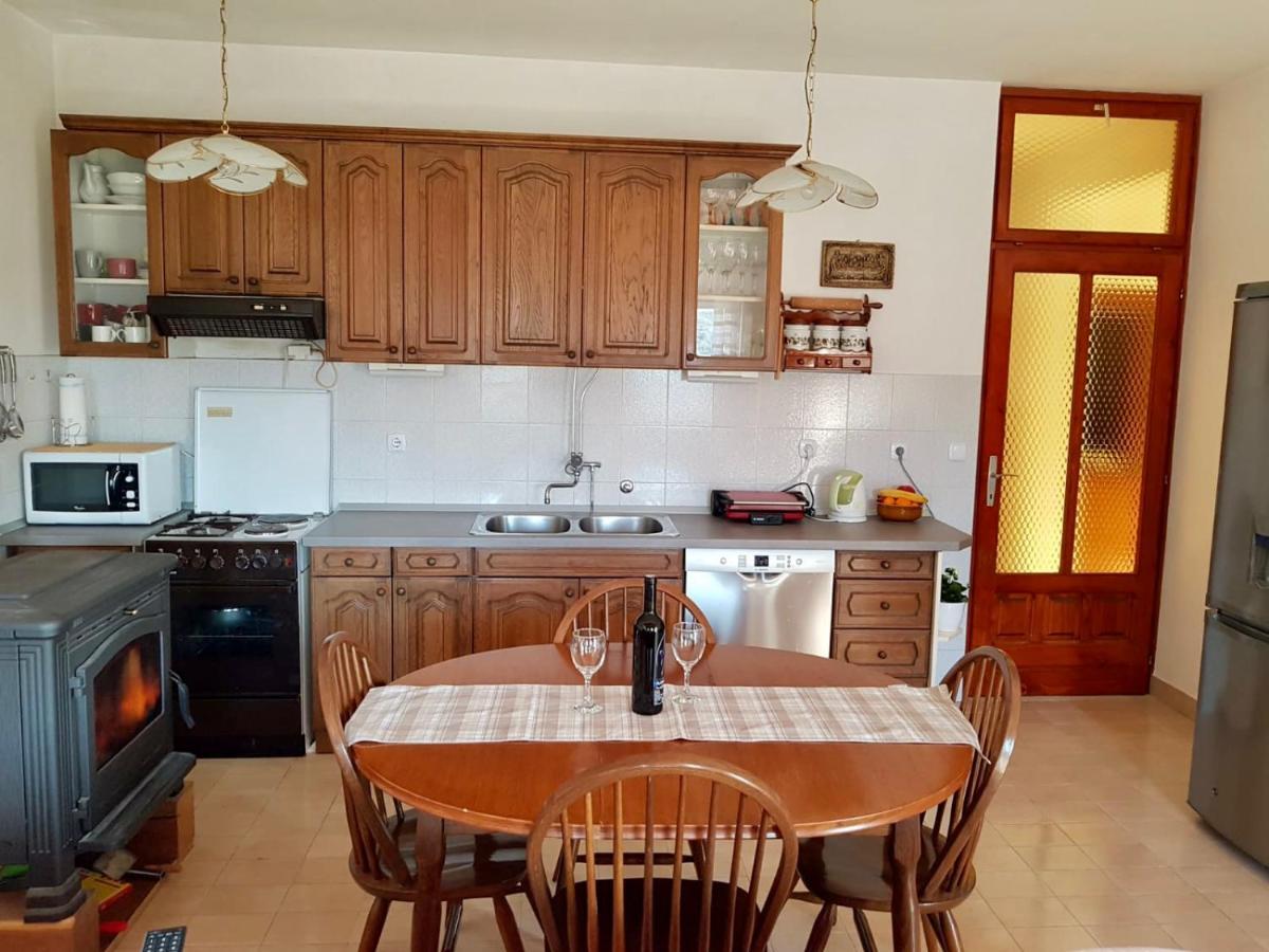 Apartmani Luka Zrnovo Esterno foto