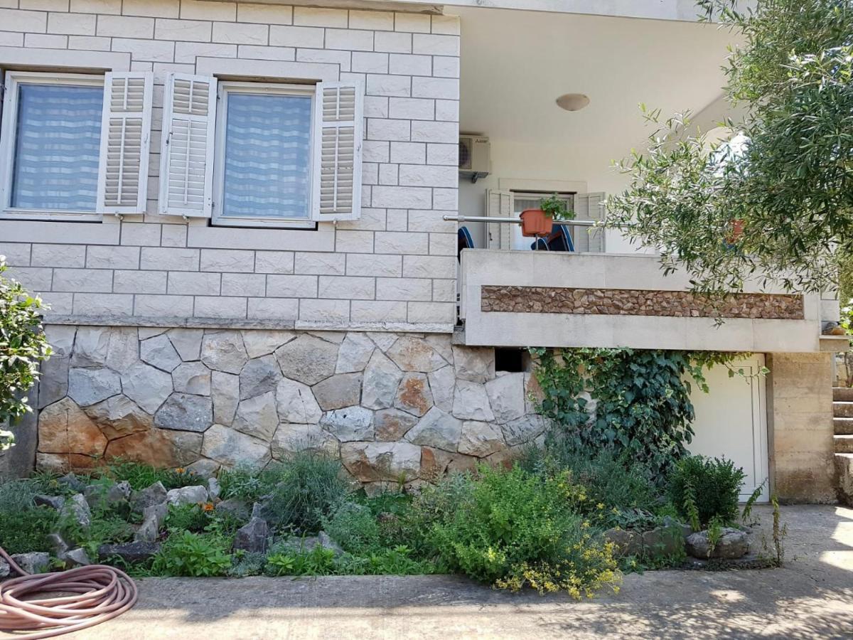 Apartmani Luka Zrnovo Esterno foto